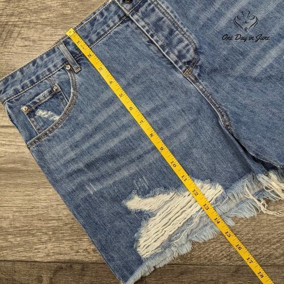 Amaryllis Distressed Denim Mini Shorts Size 12 - Picture 4 of 5